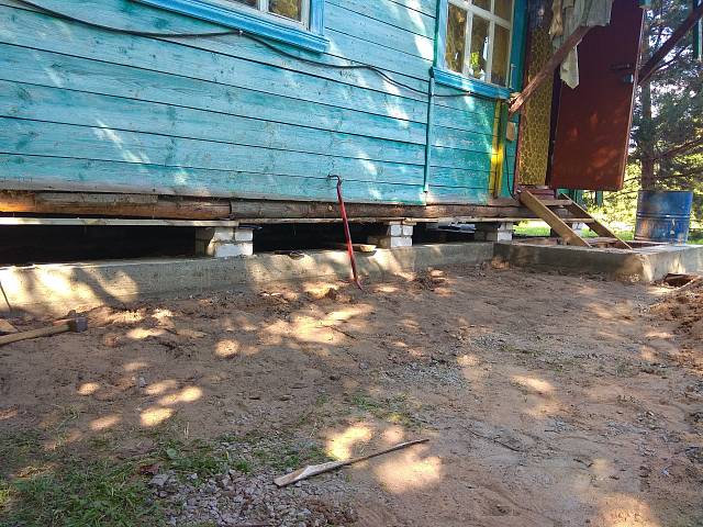 Вывешивание веранды, обшивка сайдингом и ремонт фундамента дачного дома в СНТ "Зелёный Уголок"