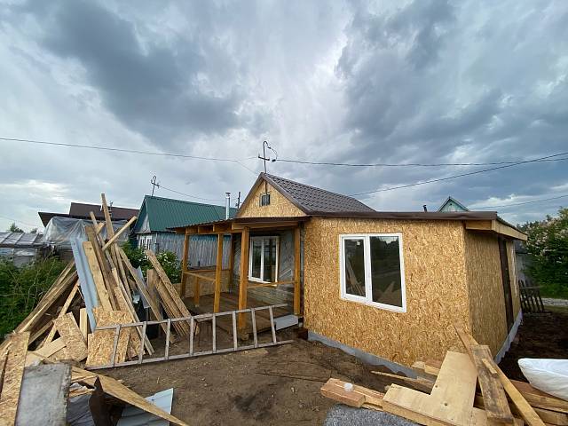 Строительство и отделка пристроя к дому с частичной заменой крыши в деревне Зыбино