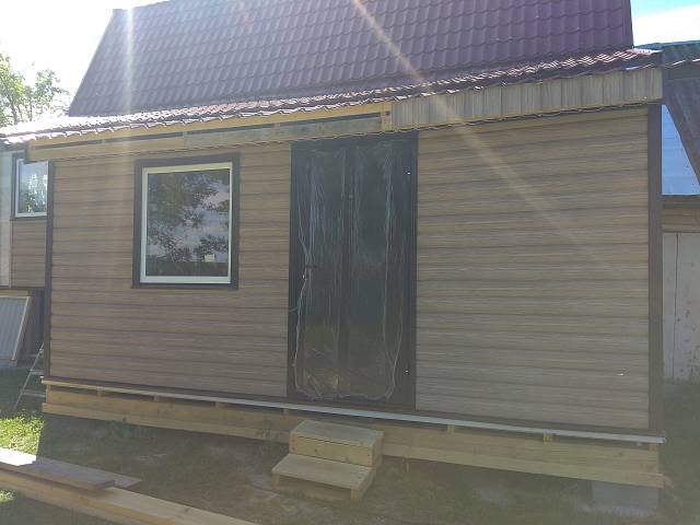 Утепление и обшивка сайдингом деревянного дома с пристройкой крыльца в деревне Валуево